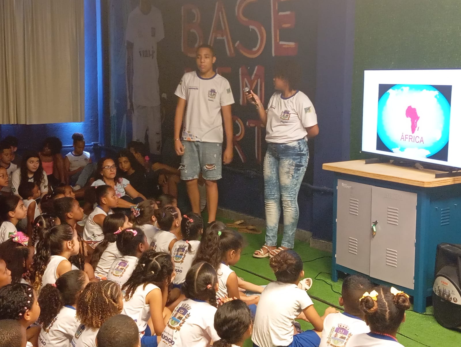 Read more about the article Ubuntu em Ação: Alunos da E. M. Doutor Manoel  Reis Transformam Realidades