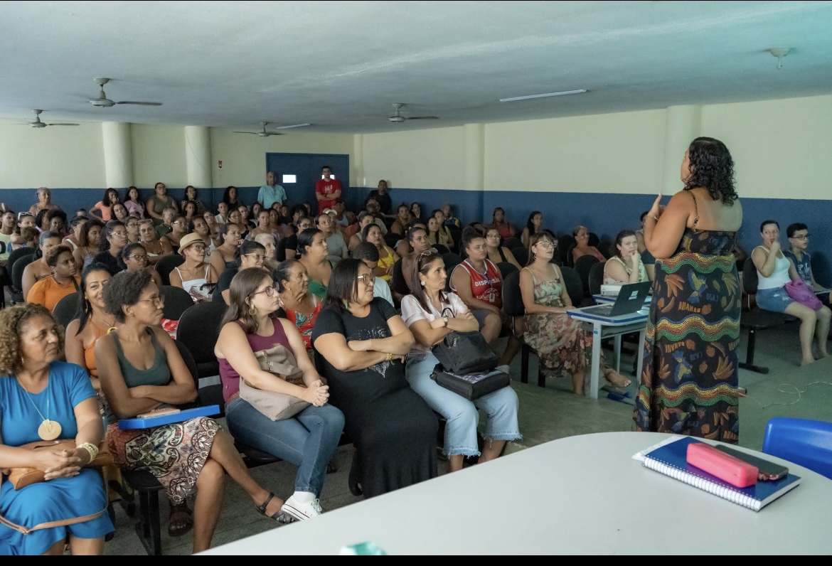 Read more about the article Escolas de Mesquita Recebem Famílias para Reunião e Entrega de Kits