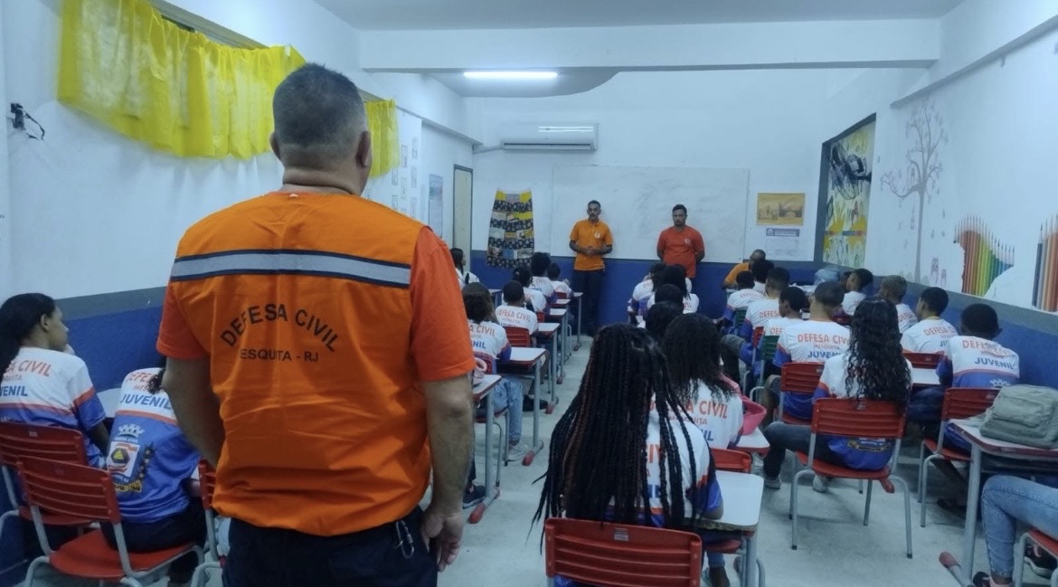 Read more about the article Formação para o Futuro: Projeto Defesa Civil Juvenil na Escola Ernesto Che Guevara